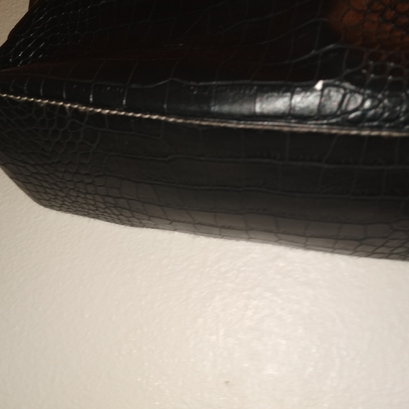 Kenneth Cole Reaction Purse - Picture 5 of 8